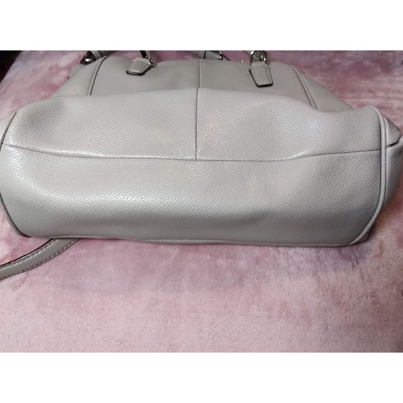 2 COACH items. Coach Minetta Cross body Bag and Wallet. - Picture 5 of 8